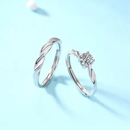 Round Cut Moissanite...