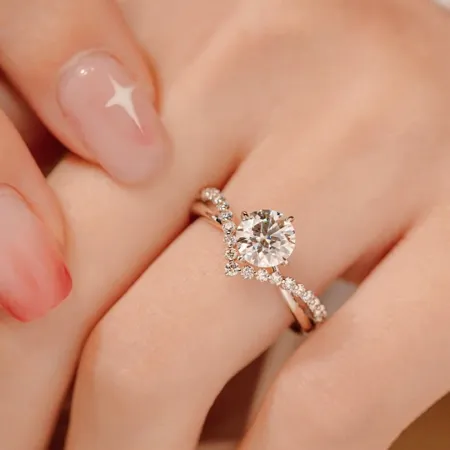 Round Cut Moissanite...