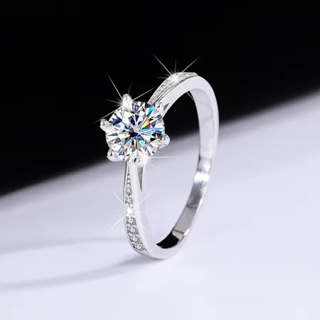 Round Cut Moissanite...