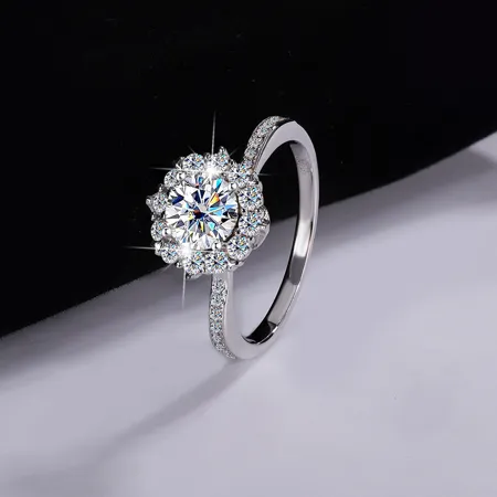 Round Cut Moissanite...