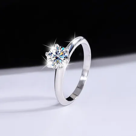 Round Cut Moissanite...