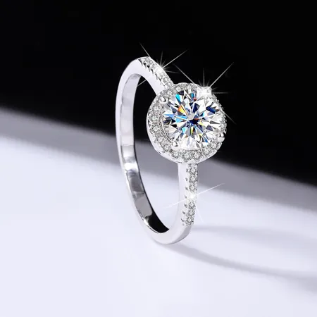 Round Cut Moissanite...