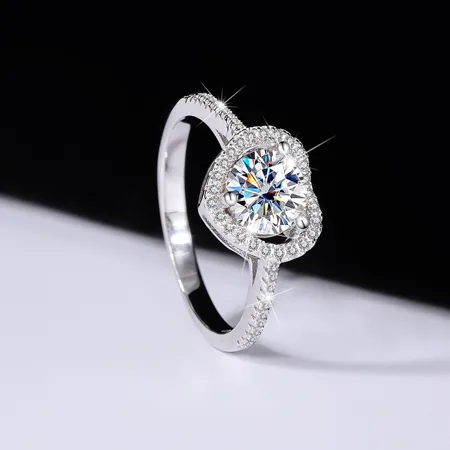 Round Cut Moissanite...