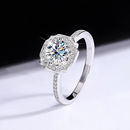 Round Cut Moissanite...