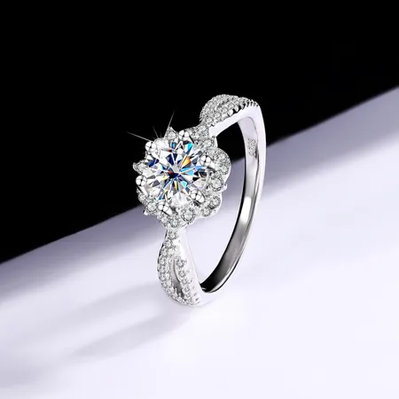Round Cut Moissanite...