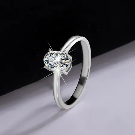 Oval Cut Moissanite Diamond...