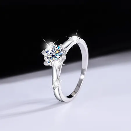 Round Cut Moissanite...