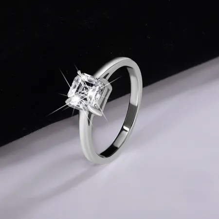 Asscher Cut Moissanite...