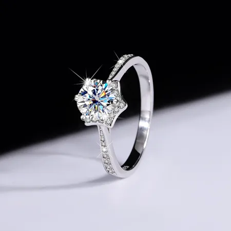 Round Cut Moissanite...