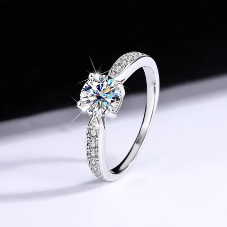 Round Cut Moissanite...