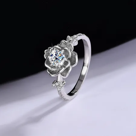 Round Cut Moissanite...