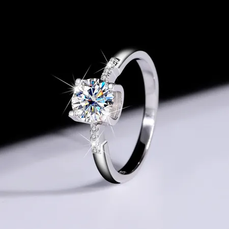 Round Cut Moissanite...