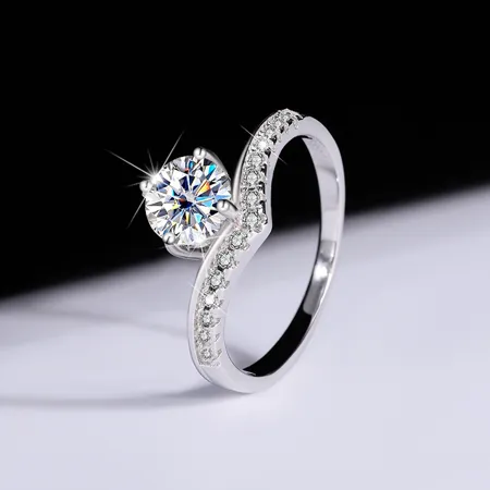 Round Cut Moissanite...
