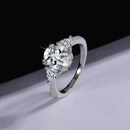 Oval Cut Moissanite Diamond...