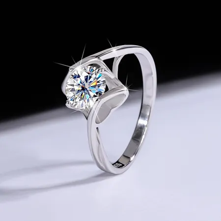 Round Cut Moissanite...
