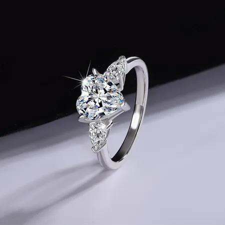 Heart Cut Moissanite...