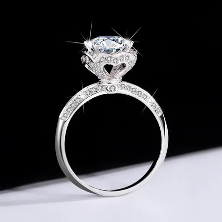Round Cut Moissanite...