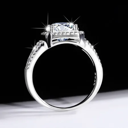 Round Cut Moissanite...